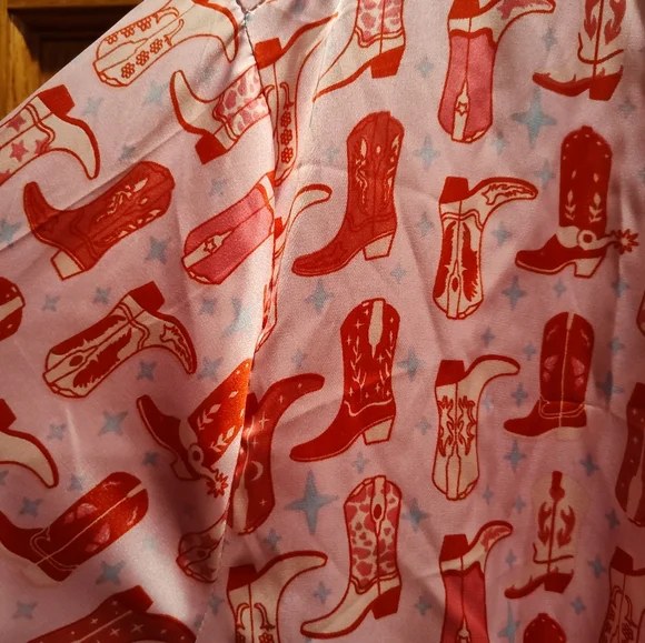 Hello Mello Boots & Bubbles Beauty Sleep Satin Robe, Cowboy Boots - Picture 3 of 6